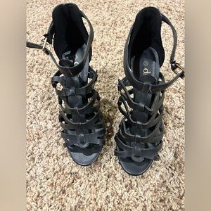 Deb high heels size 7.5